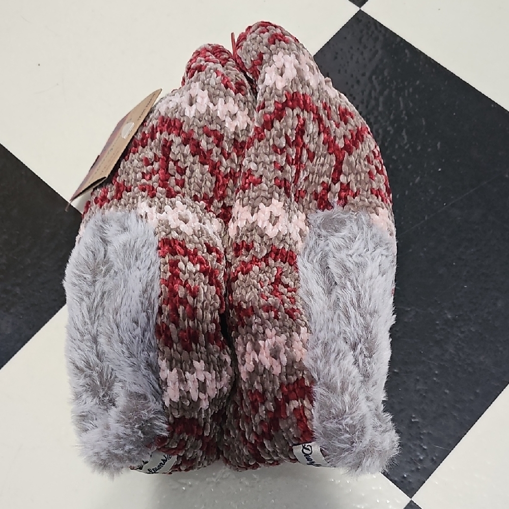 New Dearfoams Slipper Socks Cozy Knit Slippers Faux Fur Lining Size M/L Gift